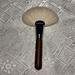 Makeup brush
